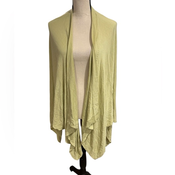 63. Lululemon Open Mind Wrap Dew Green